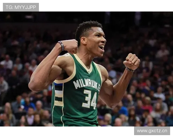 扬尼斯·阿德托昆博又发度假照，泳池边那块表怕是能买我半套房