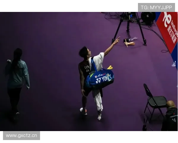 桃田贤斗凌晨四点还在练球，手机里连个约会软件都没装