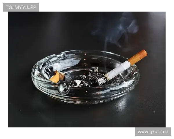 熊朝忠家的早餐是拿冠军奖杯当烟灰缸