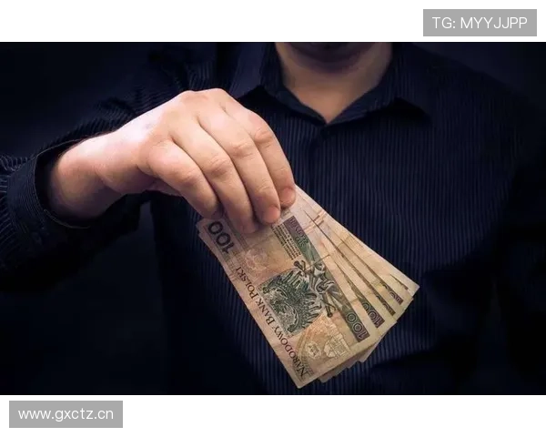 瑞安·洛赫特随手一刷信用卡就像在买玩具，我的月薪跟个零头似的